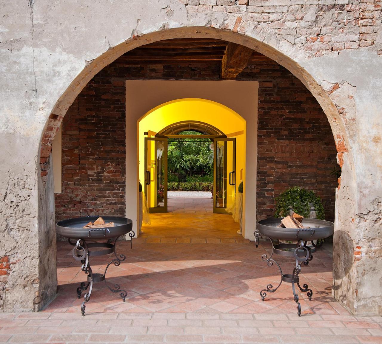 Вилла Antica Grancia Benedettina Колорно Экстерьер фото